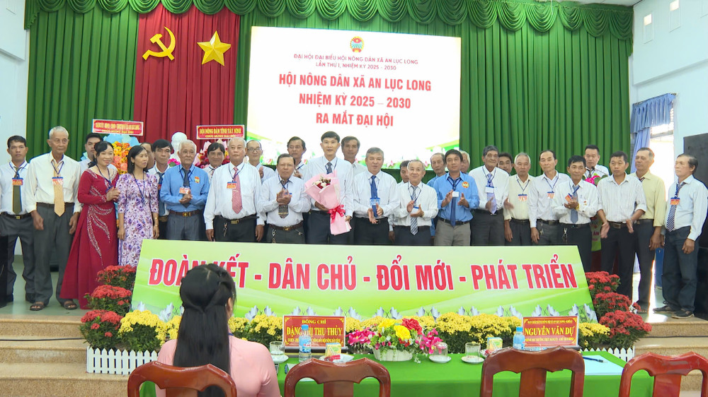 Ông Nguyễn Ngọc Qui giữ chức Chủ tịch Hội Nông dân xã An Lục Long