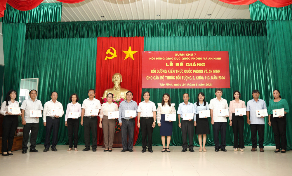 Lễ bế giảng lớp bồi dưỡng kiến thức quốc phòng và an ninh cho cán bộ thuộc đối tượng 2, khóa 113,  năm 2024 