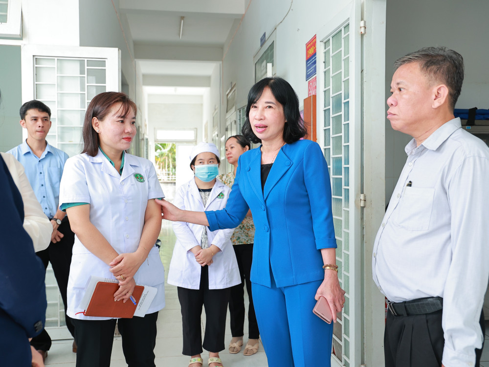 HĐND tỉnh khảo sát tình hình cung cấp thuốc bảo hiểm y tế, vật tư y tế trên địa bàn phường Trảng Bàng