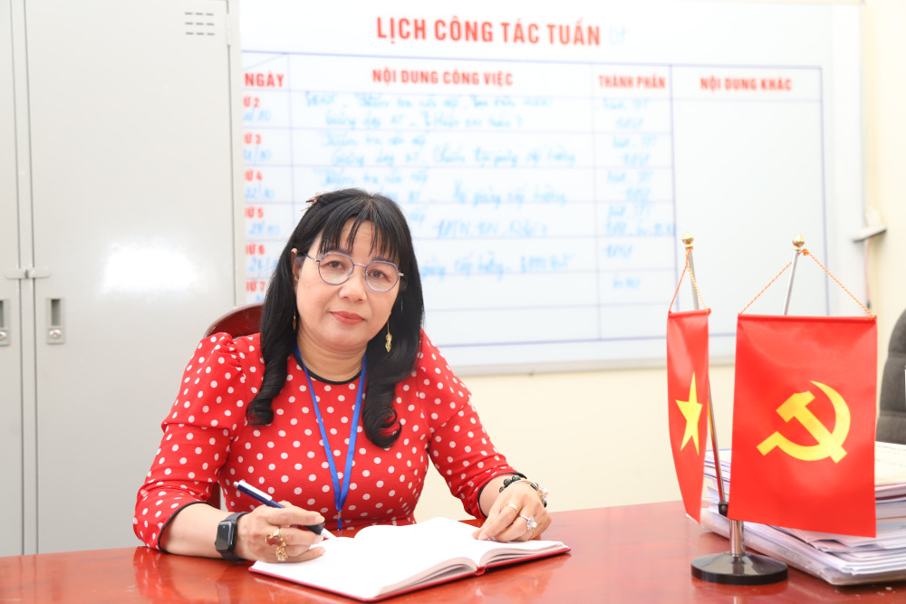 Người 'thắp lửa' dưới mái trường THCS Dương Minh Châu