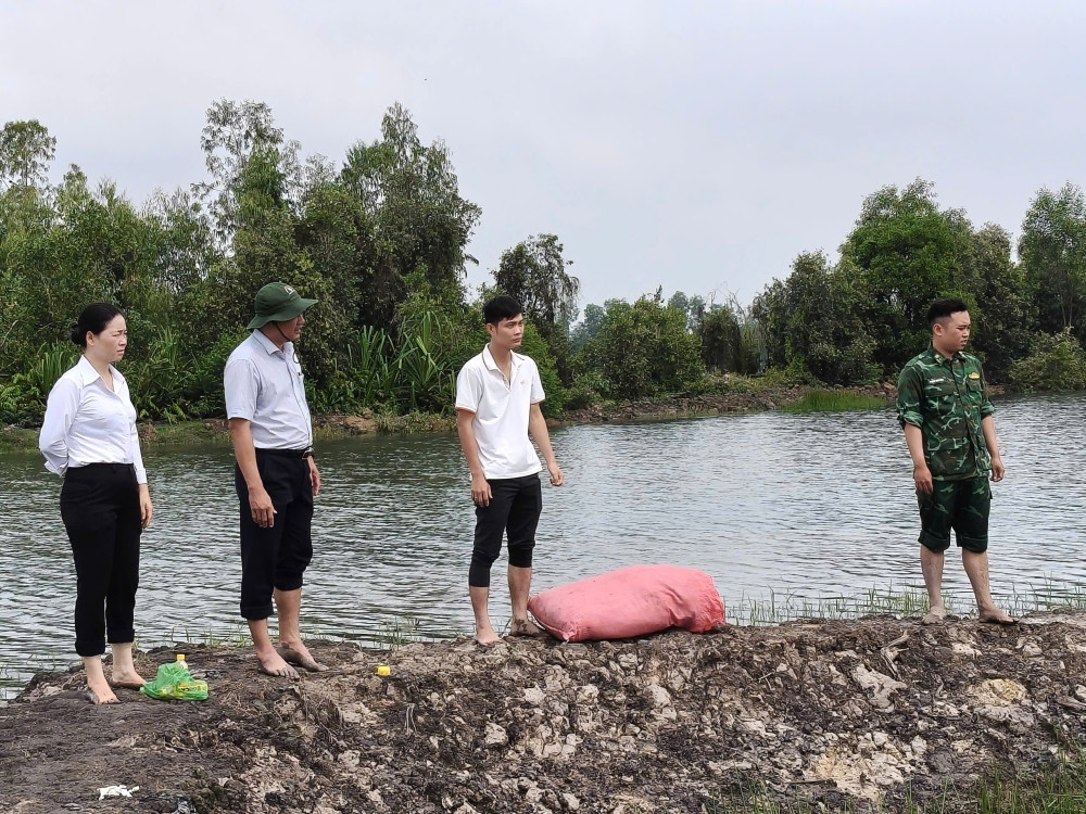 Xã Đông Thành chung tay ngăn lũ