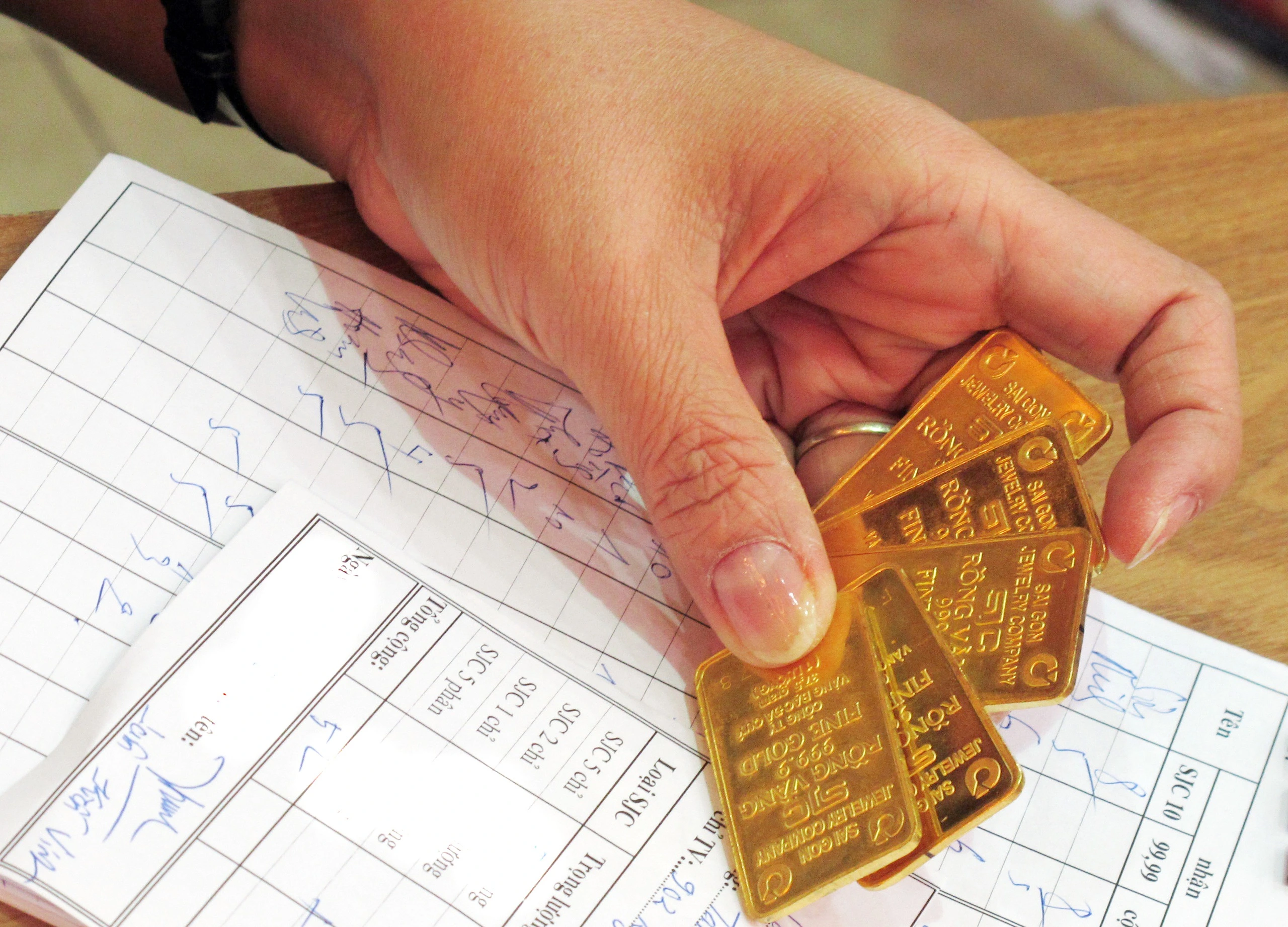 Giá vàng hôm nay 29/10: Tăng mạnh gần 2 triệu đồng/lượng