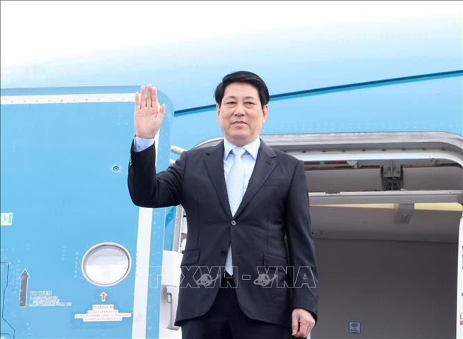 Vietnamese President leaves for APEC Economic Leaders’ Week in RoK