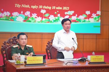 Ban Thường vụ Tỉnh ủy Tây Ninh tiếp và làm việc với đoàn công tác Quân khu 7