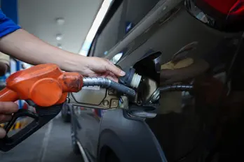 Giá xăng dầu hôm nay 30/10: Xăng trong nước tăng mạnh từ chiều nay