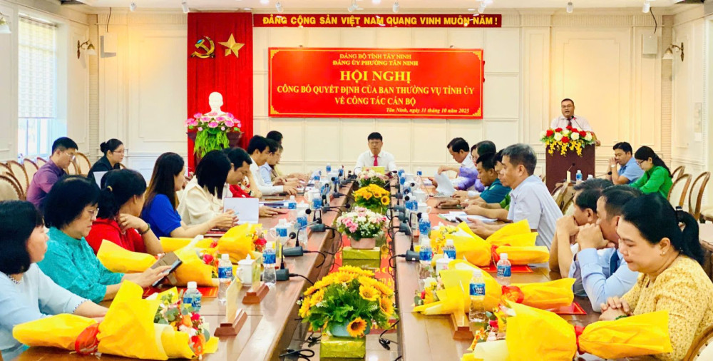 Phường Tân Ninh: Công bố quyết định chỉ định Ủy viên Ban Chấp hành Đảng bộ phường
