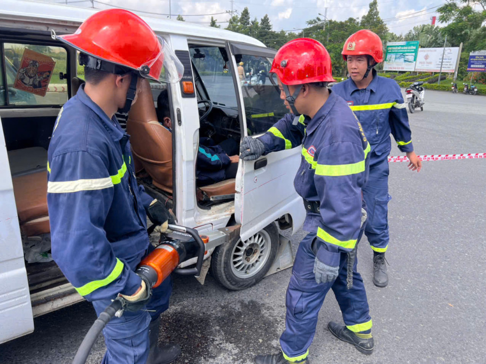 Thực tập phương án cứu nạn, cứu hộ tình huống sự cố, tai nạn giao thông đường bộ