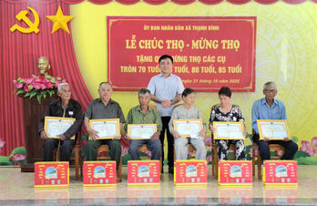 Xã Thạnh Bình: Chúc thọ, mừng thọ người cao tuổi