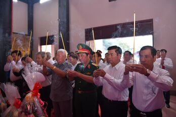 Dâng hương tưởng nhớ Anh hùng dân tộc Nguyễn Trung Trực