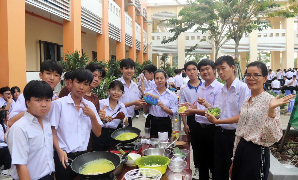 Trường THPT Nguyễn Trung Trực – Bến Lức hướng về ngày giỗ cụ Nguyễn