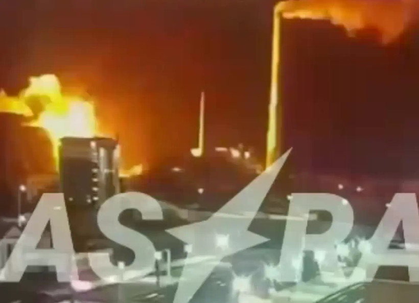 Hàng loạt cơ sở năng lượng của Nga bị tấn công bằng UAV