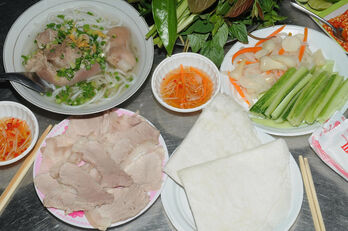 Bánh canh, bánh tráng phơi sương Trảng Bàng - Hai viên ngọc ẩm thực của đất Tây Ninh