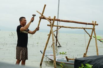 Những căn chòi di động trong hồ Dầu Tiếng