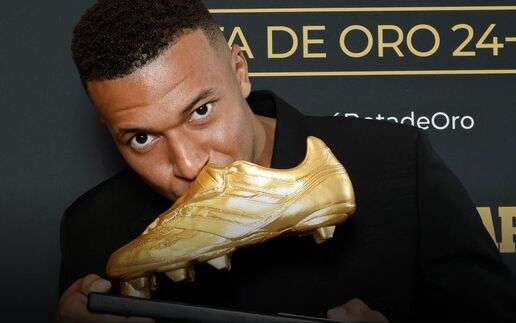 Nhận Chiếc giày vàng châu Âu, Mbappe tuyên bố: 'Tôi không còn như trước nữa' Nhận Chiếc giày vàng châu Âu, Mbappe tuyên bố: 'Tôi không còn như trước nữa'