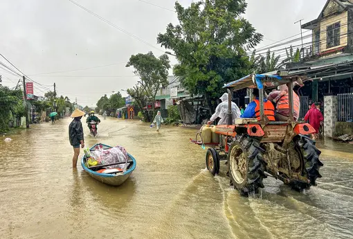 Thời tiết hôm nay 02/11: Cả nước mưa, miền Trung vẫn mưa dai dẳng