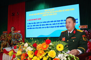 Người Chính ủy tận tâm, gương mẫu, hết lòng vì tập thể