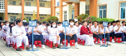 Đặt giáo dục vào trung tâm của sự phát triển: Phổ cập giáo dục THPT có mâu thuẫn với chủ trương phân luồng không? (Bài 2)