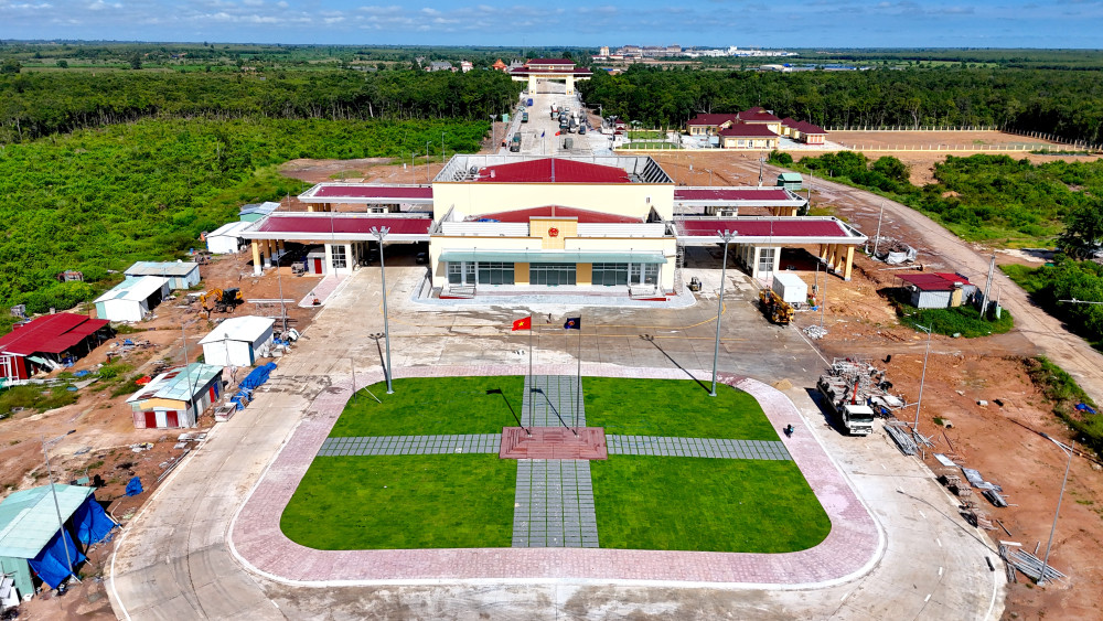 Tay Ninh signs cooperation agreement with 3 Cambodian border provinces