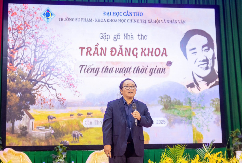 'Thần đồng' thơ Trần Đăng Khoa về với miền sông nước