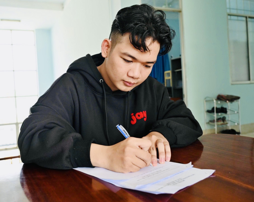 Nhiệt huyết tuổi trẻ qua lá đơn tình nguyện