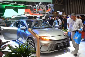 Sedan 'xịn' nhất của Toyota tăng gấp đôi ưu đãi, giảm giá hơn 150 triệu đồng