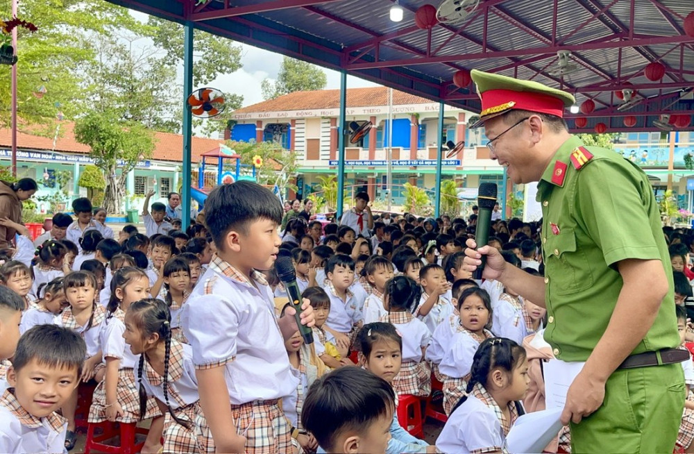 Đưa pháp luật đến với vùng sâu, vùng xa