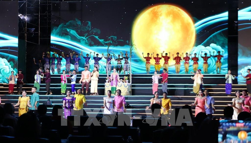 Vinh Long celebrates Ok Om Bok Festival