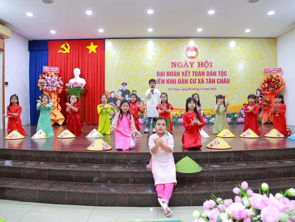 Liên khu dân cư xã Tân Châu tổ chức Ngày hội Đại đoàn kết toàn dân tộc