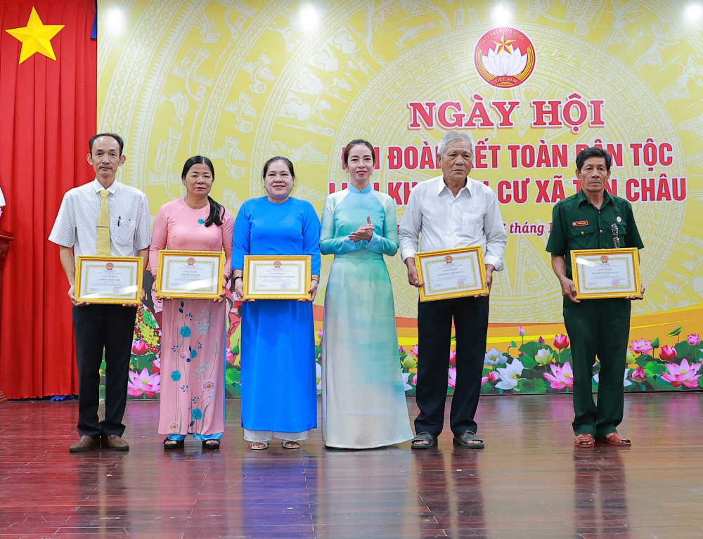 Liên khu dân cư xã Tân Châu tổ chức Ngày hội Đại đoàn kết toàn dân tộc