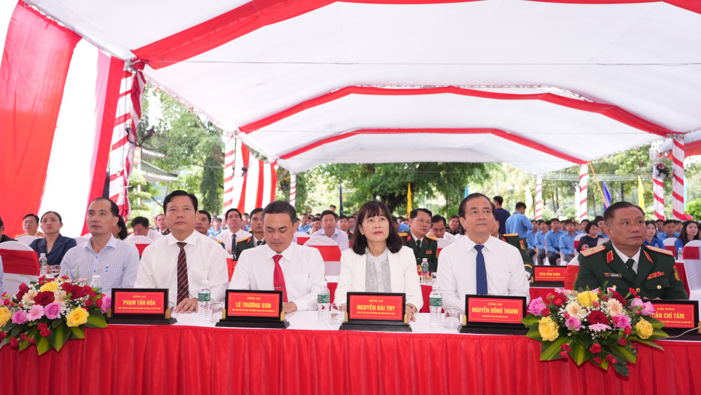 Toàn cảnh buổi Lễ xuất quân, giao nhiệm vụ cho các Đội tìm kiếm, quy tập hài cốt liệt sĩ quân tình nguyện và chuyên gia Việt Nam hy sinh tại Campuchia.