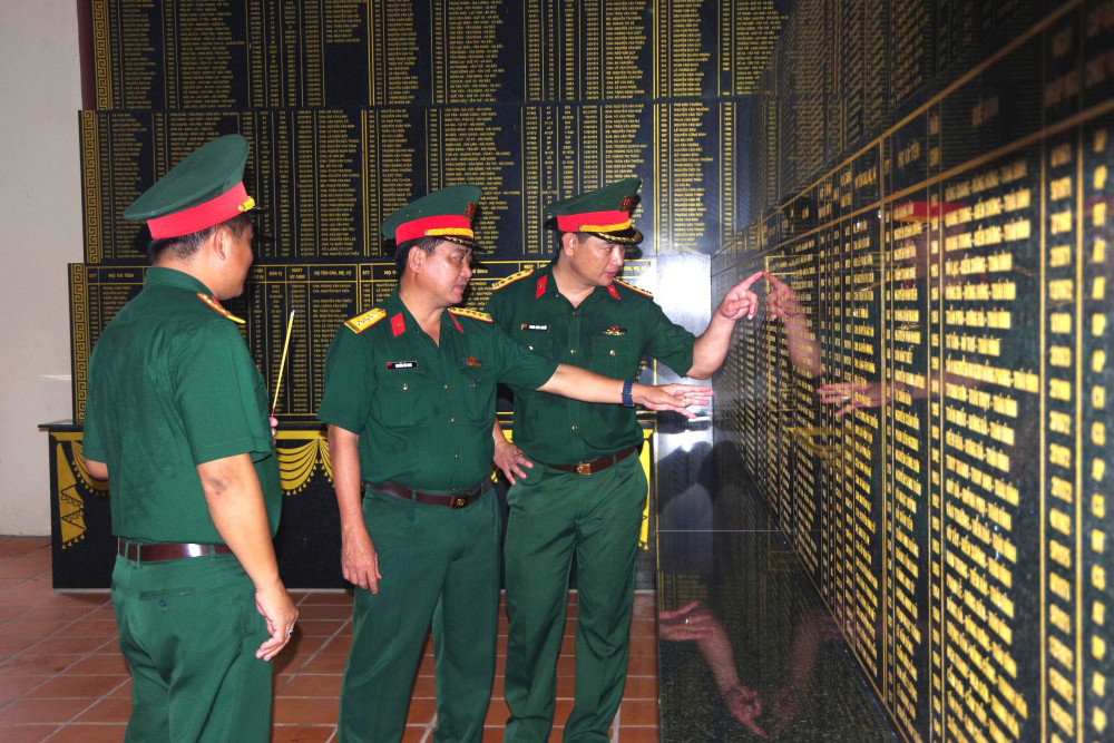 Sư đoàn 5: Về nguồn, dâng hương tại Khu di tích lịch sử Quốc gia Khu vực Đồn Long Khốt