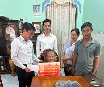 Nỗ lực chăm lo, thực hiện tốt chính sách với người có công