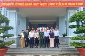 Đoàn công tác Sở Nội vụ thăm, động viên cán bộ, chiến sĩ Đồn Biên phòng Cửa khẩu Phước Tân