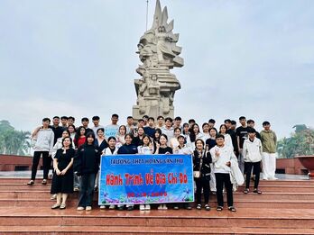 Chú trọng giáo dục lý tưởng cách mạng, đạo đức, lối sống cho học sinh