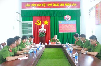 Phó Giám đốc Công an tỉnh đến thăm và làm việc tại Đồn Công an Khu công nghiệp Thuận Đạo mở rộng