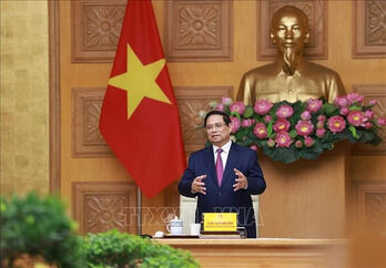 Vietnam commits all possible support for semiconductor investors: PM-