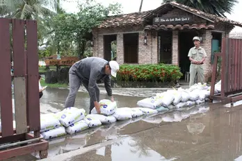 Thời tiết hôm nay 08/11: Thanh Hóa đến Quảng Trị còn mưa to, Nam Bộ triều vẫn cao