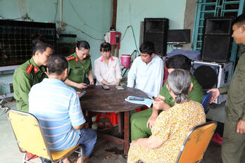 Công an cơ sở tích tích cực tuyên truyền góp ý dự thảo các Văn kiện Đại hội XIV của Đảng trên ứng dụng VNeID