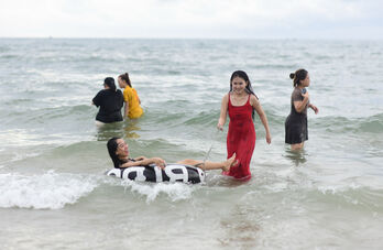 Thời tiết hôm nay 09/11: Đất liền khô ráo, Biển Đông có bão gần