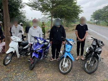 Xử lý hành vi nhóm thanh thiếu niên “săn mây” chạy xe máy nẹt pô, tốc độ cao