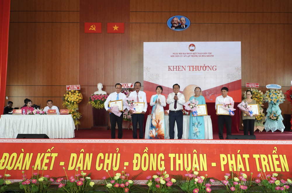 Rộn ràng Ngày hội Đại đoàn kết toàn dân tộc tại xã Hòa Khánh