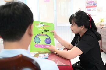 Xóa bỏ kỳ thị với người có 'H'