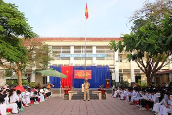 Tuyên truyền an toàn giao thông và phòng, chống bạo lực học đường cho học sinh