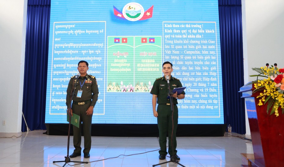 Nhiều hoạt động giao lưu giữa Đoàn sĩ quan trẻ Việt Nam và Campuchia