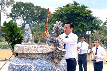 Sở Nông nghiệp và Môi trường thắp hương tri ân các anh hùng liệt sĩ