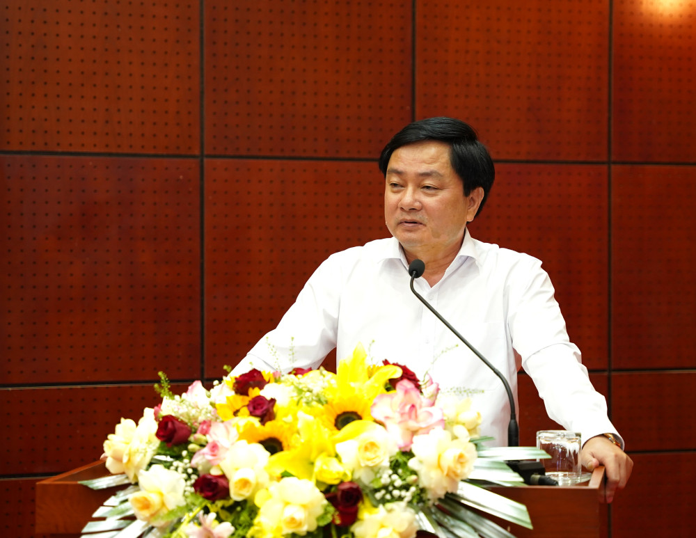 Bí thư Tỉnh ủy Nguyễn Văn Quyết tiếp thu các ý kiến chỉ đạo của đồng chí Bộ trưởng Bộ Quốc phòng và các thành viên đoàn công tác