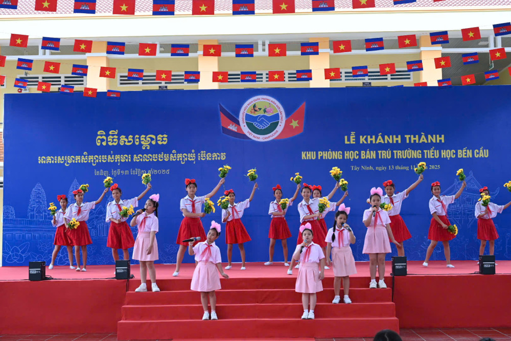 Kiểm tra  công tác chuẩn bị lễ khánh thành khu phòng học bán trú trường tiểu học Bến Cầu