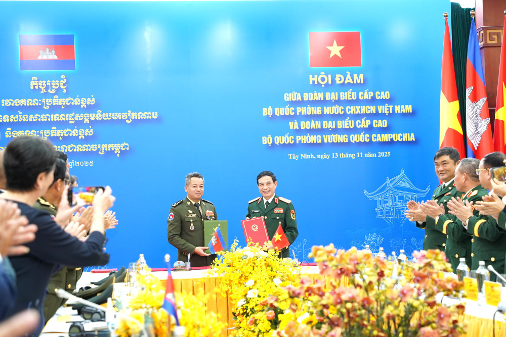 Đại tướng Phan Văn Giang và Đại tướng Tea Seiha ký Kế hoạch hợp tác năm 2026