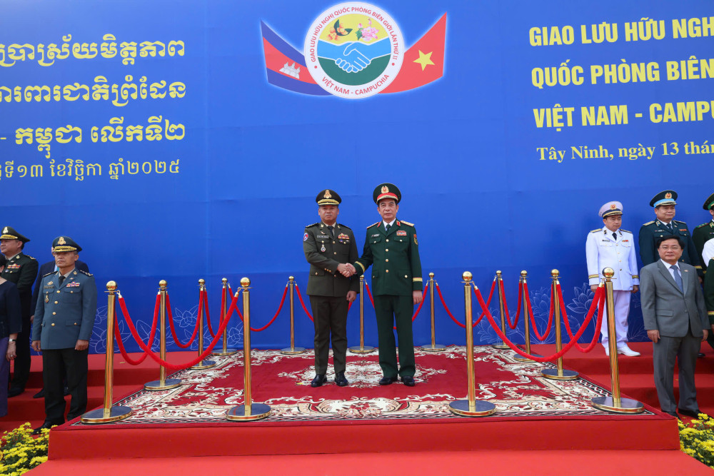 Đại tướng Phan Văn Giang và  Đại tướng Tea Seiha