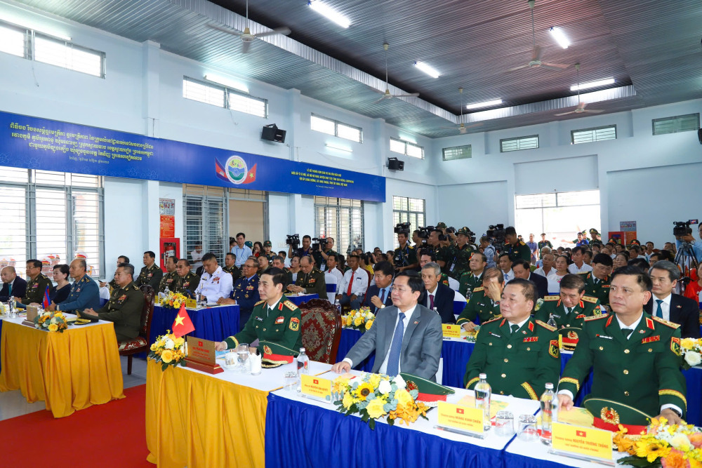 Toàn cảnh lễ kết nghĩa cụm dân cư hai bên biên giới